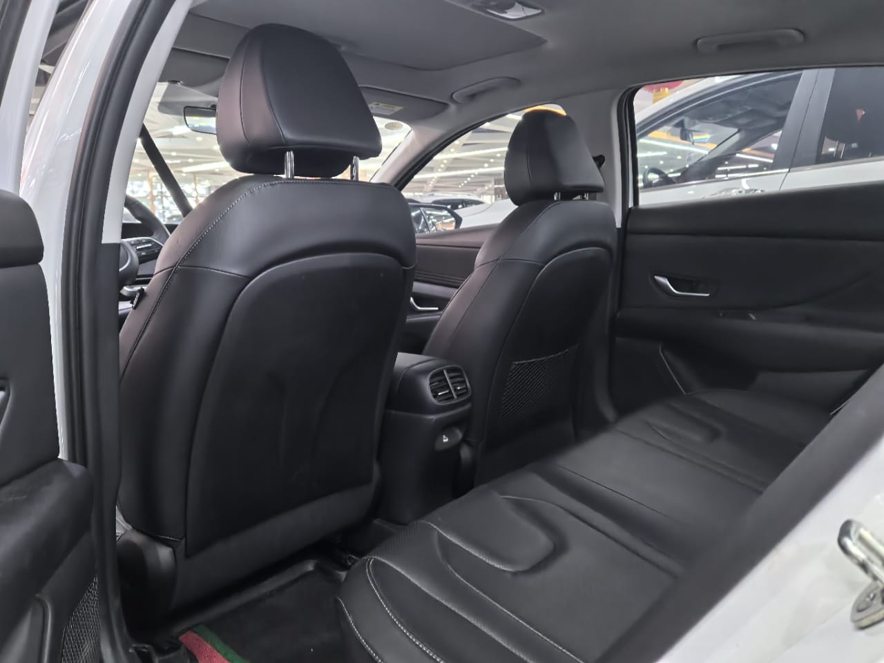 Hyundai Elantra 1.5L CVT LUX Premium Edition