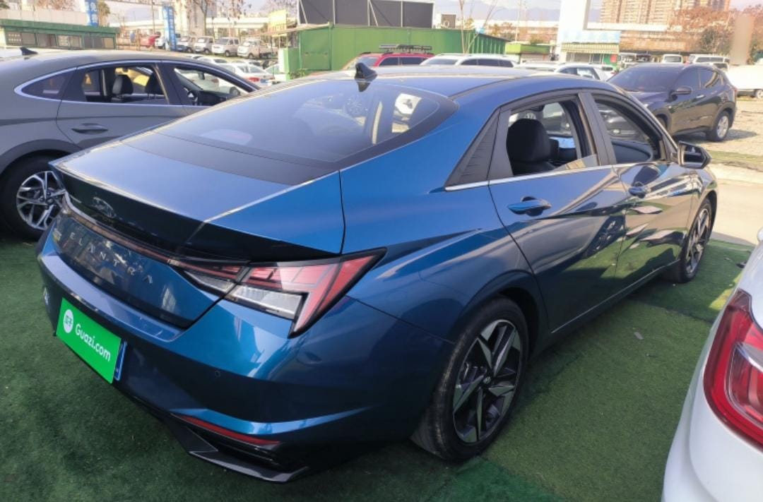 Hyundai Elantra 1.5L CVT LUX Premium Edition