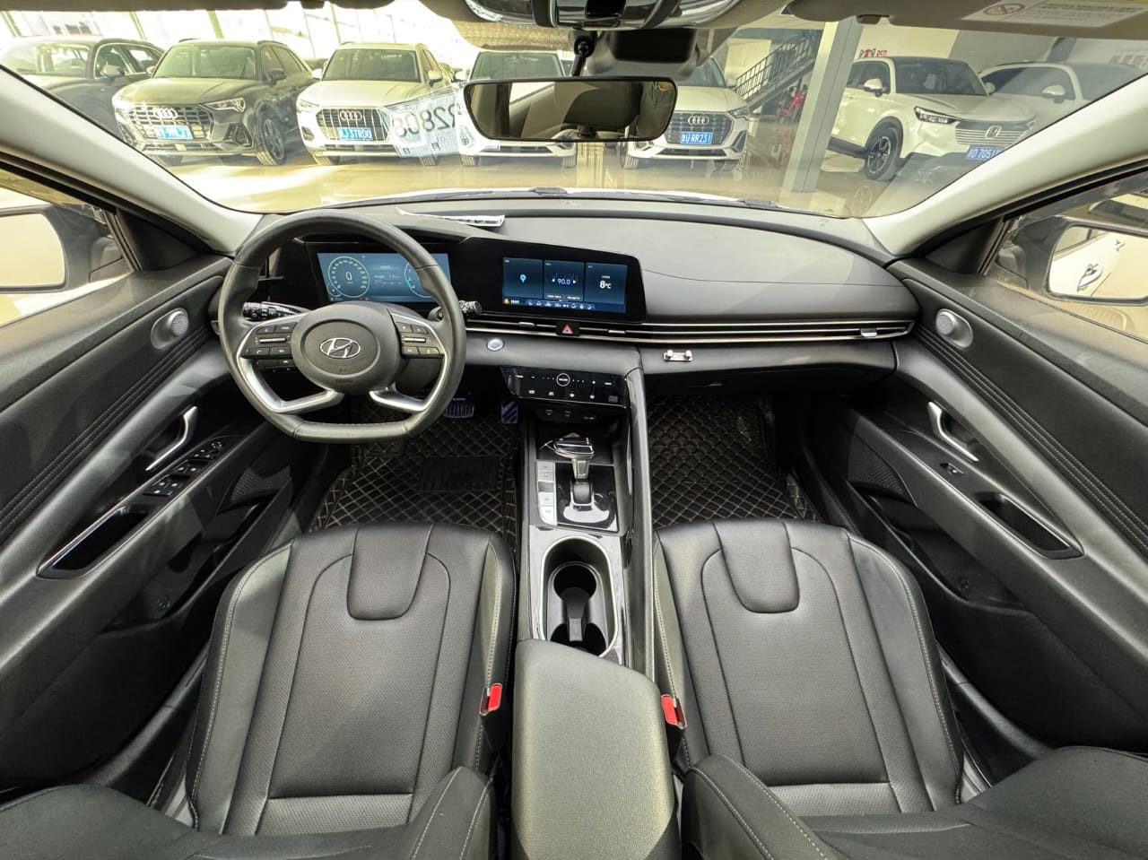 Hyundai Elantra 1.5L CVT LUX