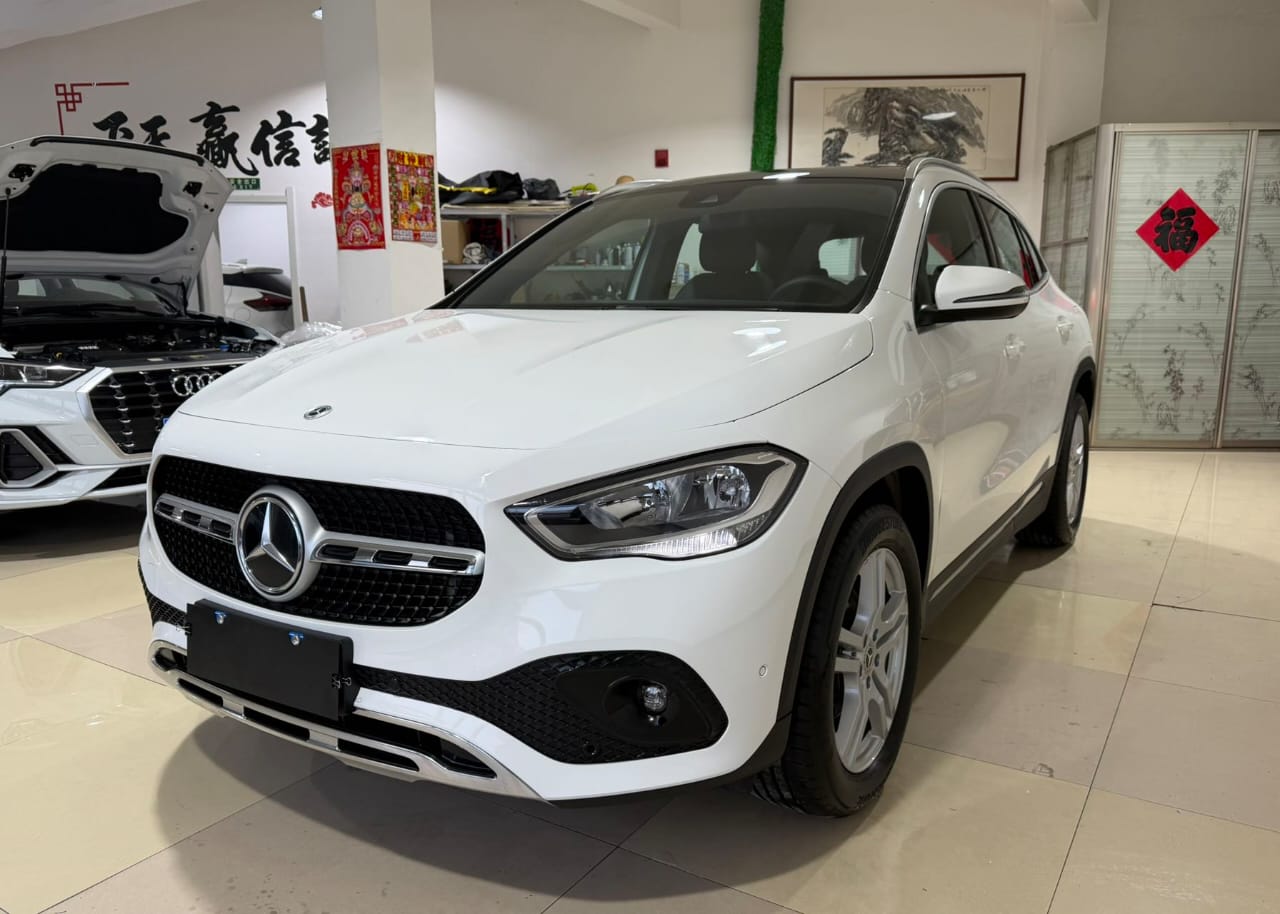 Mercedes-Benz GLA 180