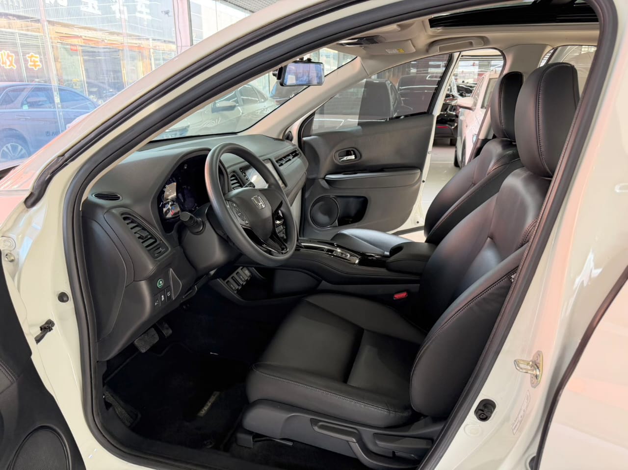 Honda Vezel 1.5L CVT Pioneer Edition