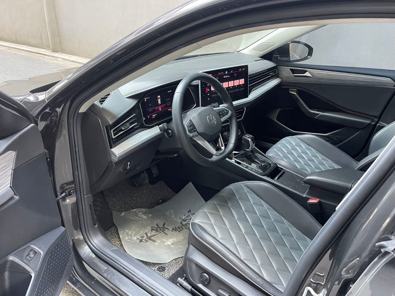 Volkswagen Sagitar 280TSI DSG Overpass Lite Edition