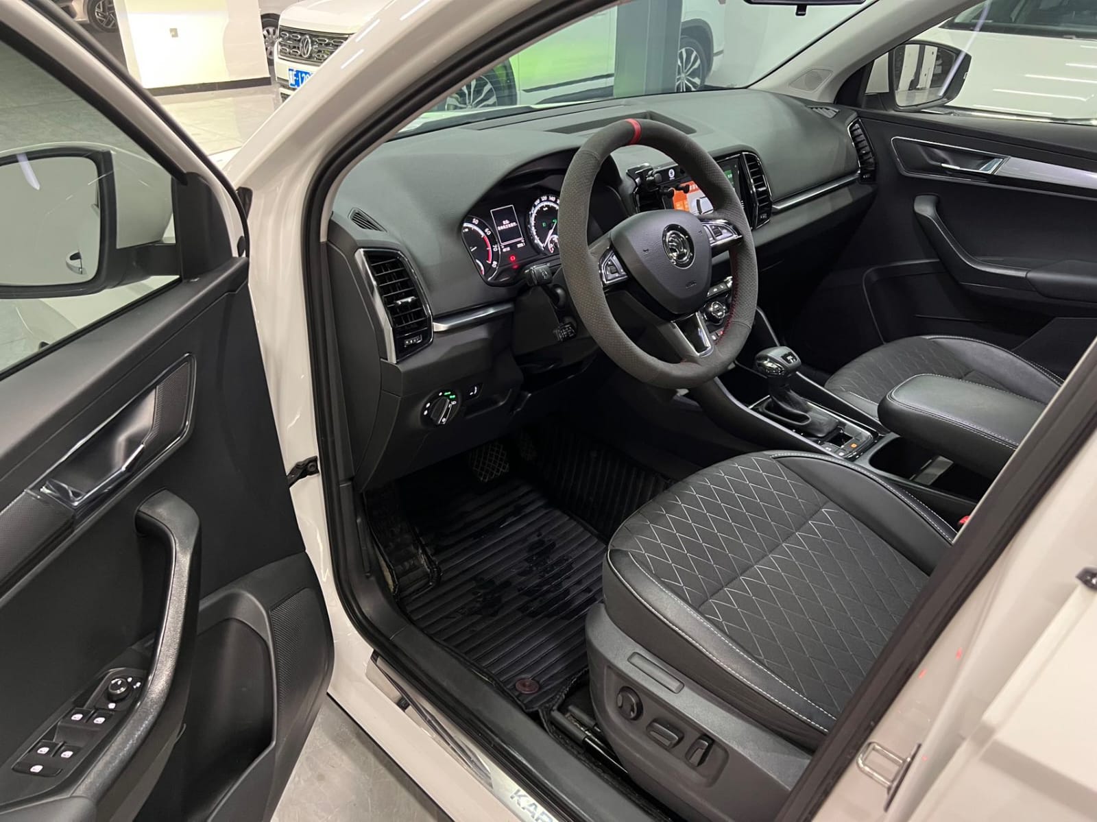 Skoda Karoq 1.4 TSI280 Deluxe Edition