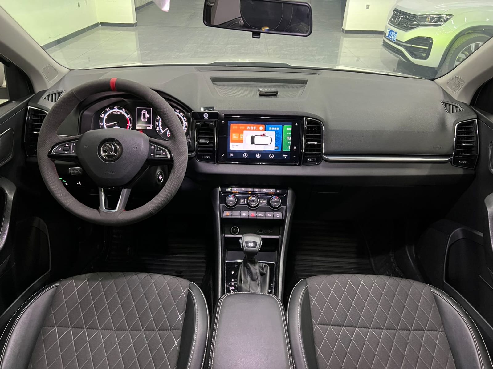 Skoda Karoq 1.4 TSI280 Deluxe Edition