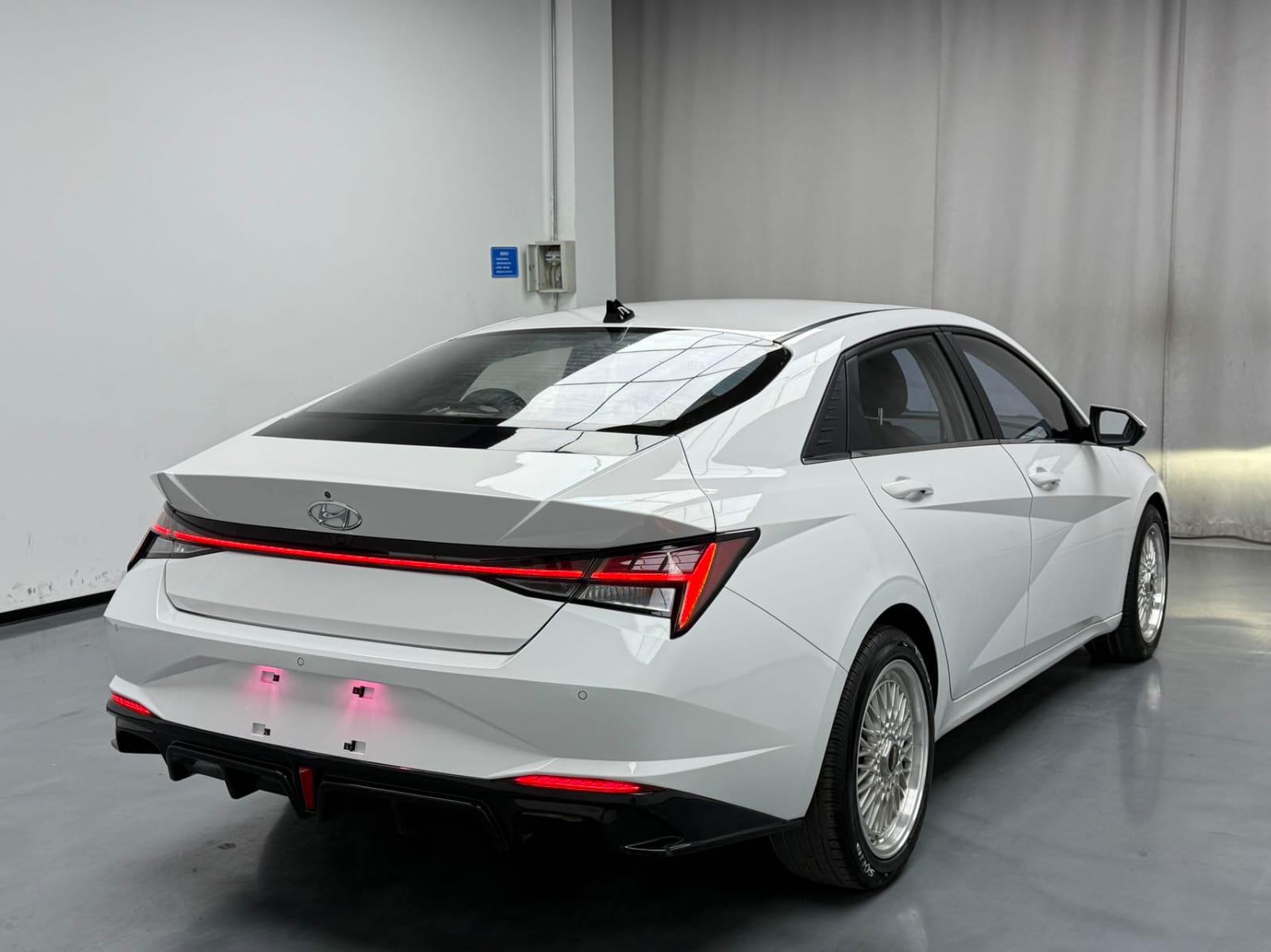 Hyundai Elantra 1.5L CVT LUX Premium Edition