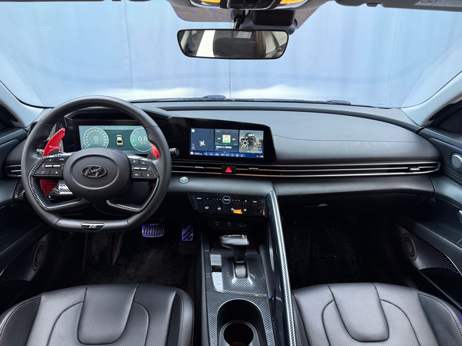 Hyundai Elantra 1.5L CVT LUX Premium Edition