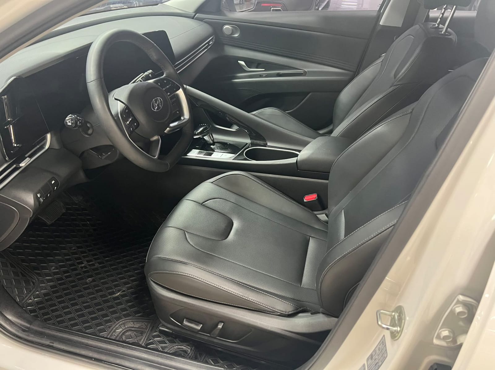 Hyundai Elantra 1.5L CVT Premium Edition