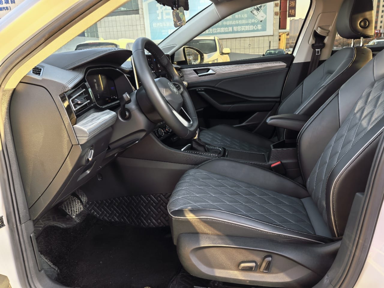 Volkswagen Sagitar 280TSI DSG Oversight Lite Edition