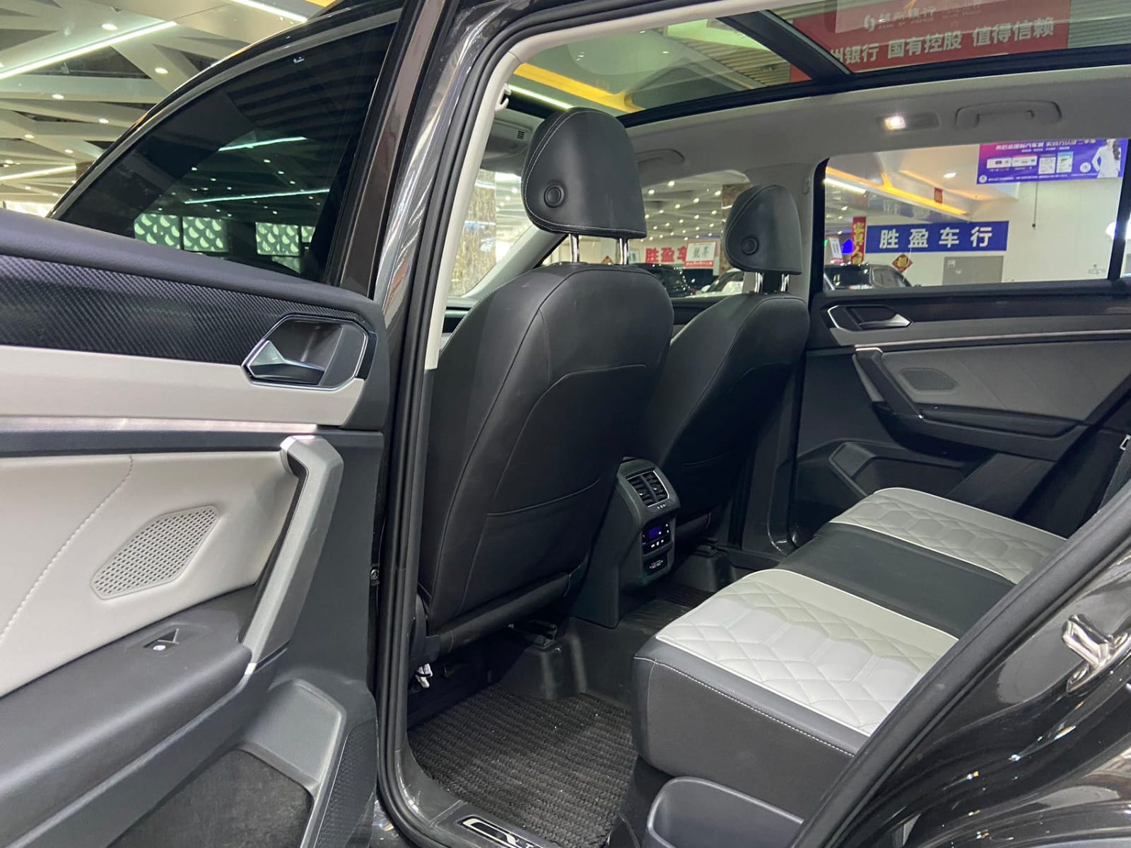 Volkswagen Tayron 280TSI Deluxe PLUS Premium Edition