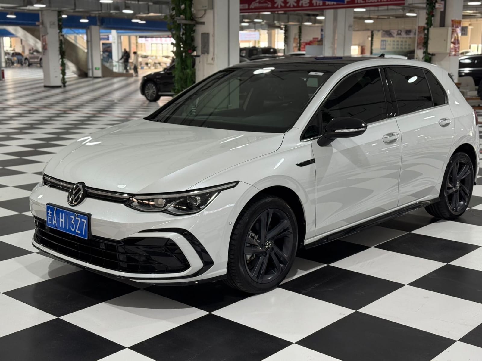 Volkswagen Golf 280TSI DSG R-Line (8-е поколение)