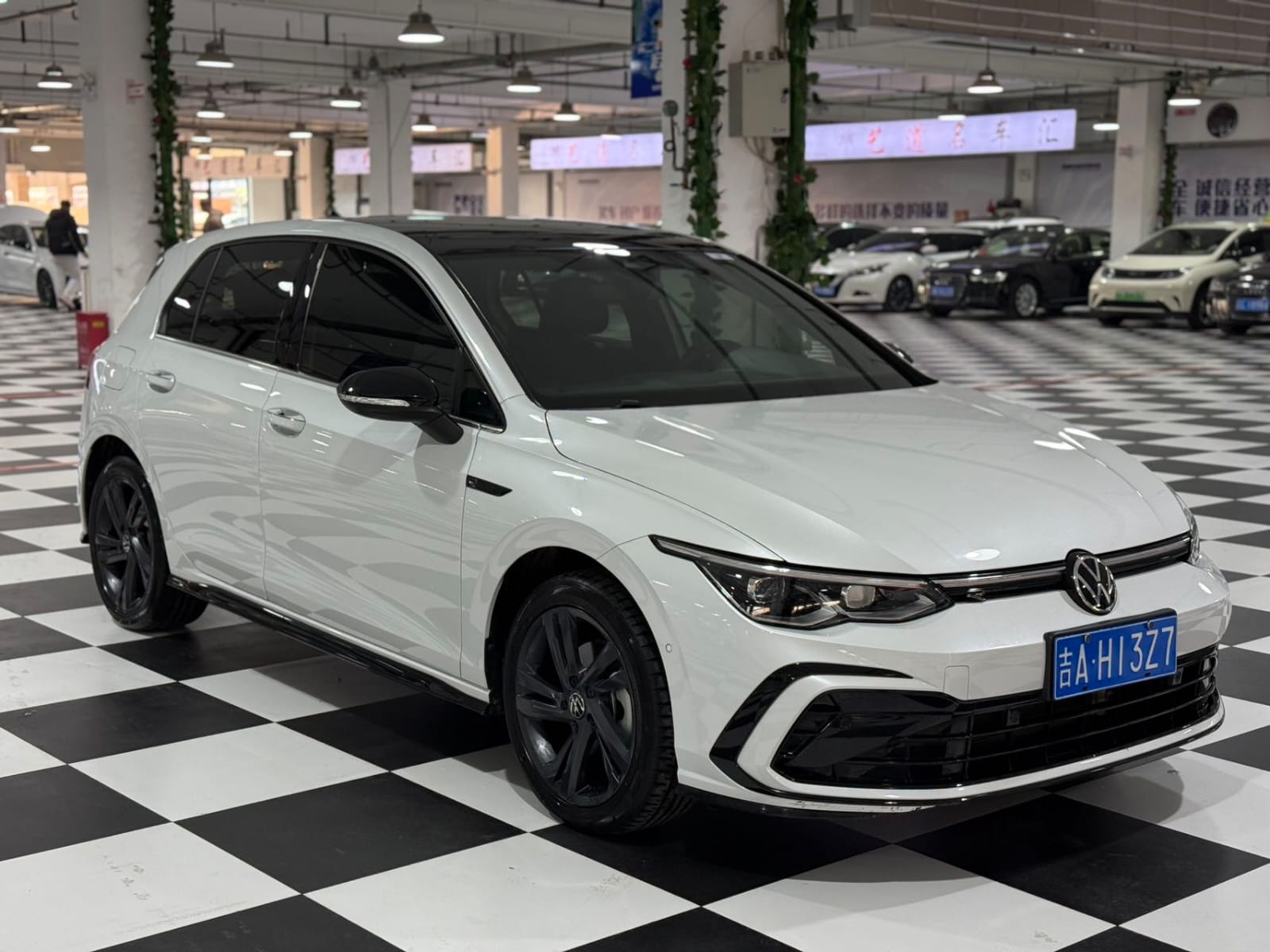 Volkswagen Golf 280TSI DSG R-Line (8-е поколение)