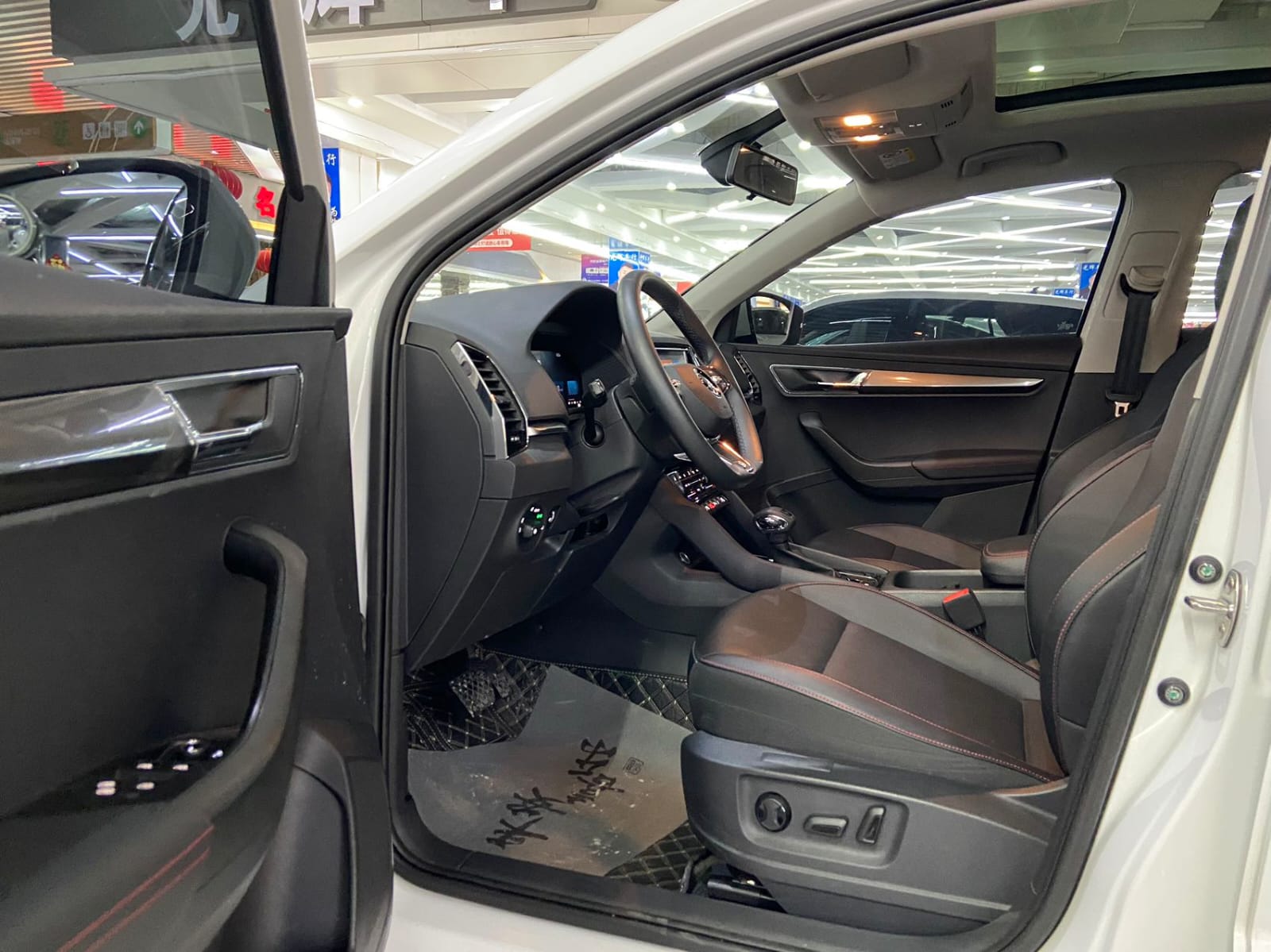 Skoda Karoq 1.4 TSI280 Deluxe Edition