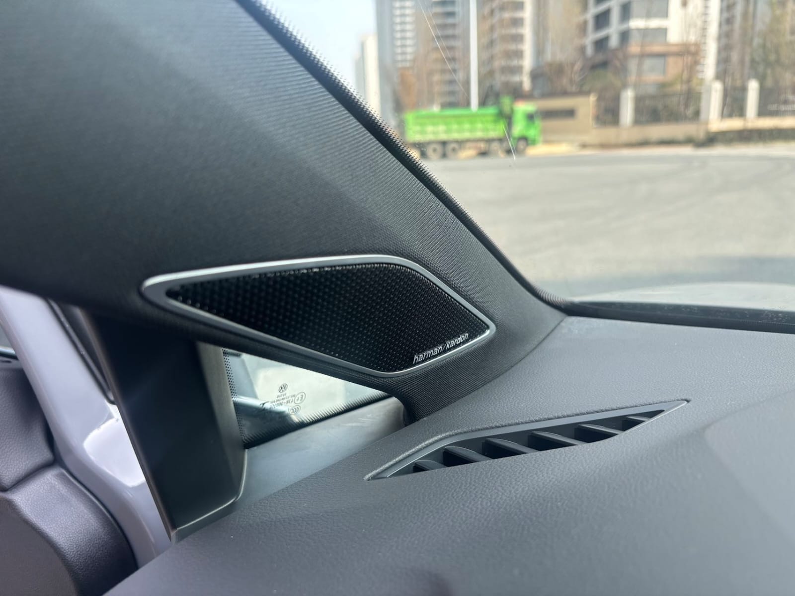 Volkswagen Golf 280TSI DSG R-Line