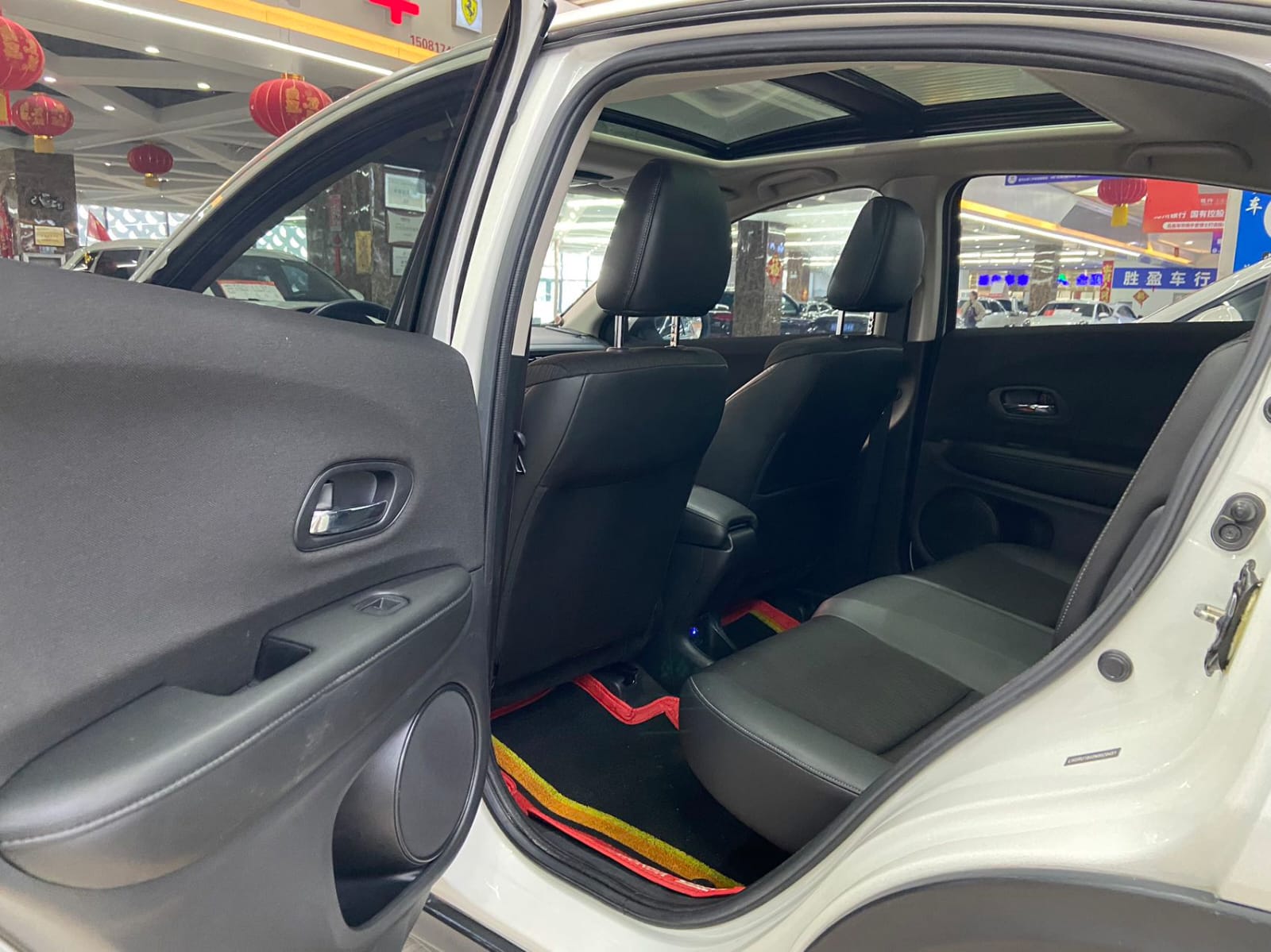 Honda Vezel 1.5L CVT Pioneer Edition