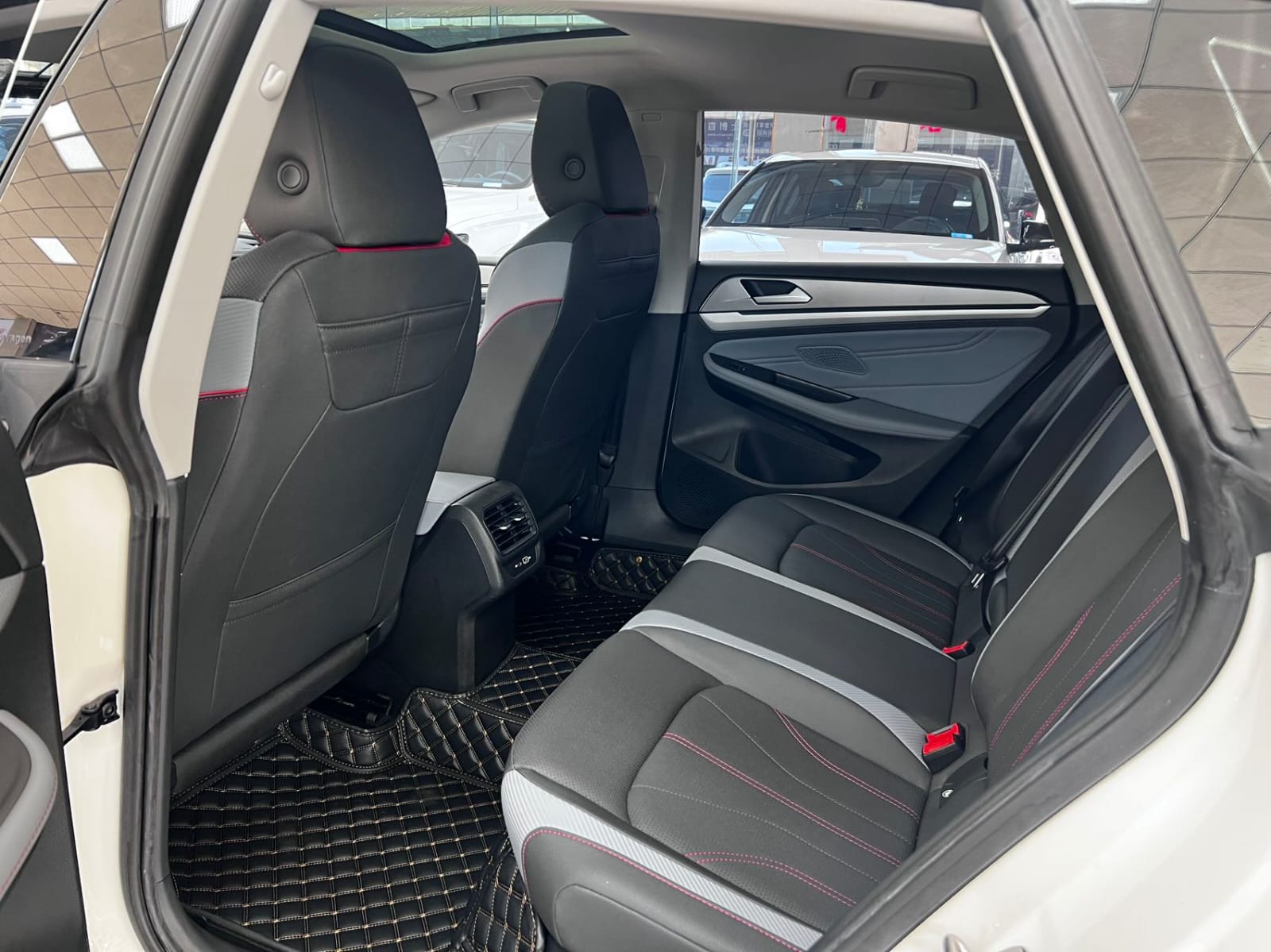 Volkswagen Lamando L 280TSI DSG Cool Hot Version