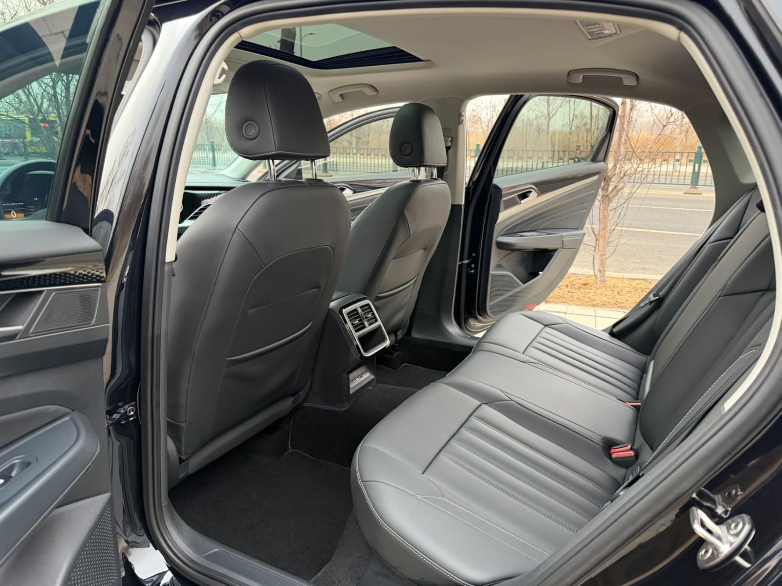 Volkswagen Passat 280TSI (высокая комплектация / Elite или Premium)