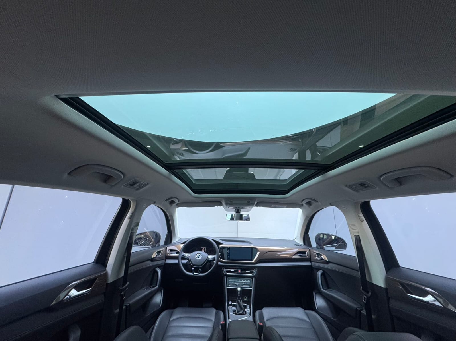 Volkswagen Tharu 280TSI Deluxe Edition