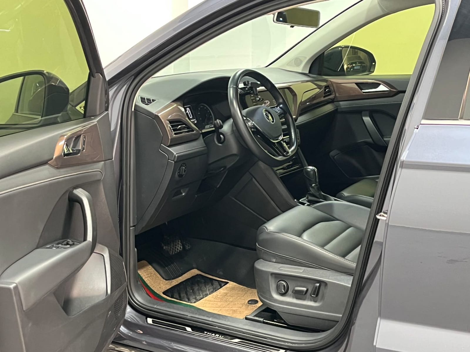 Volkswagen Tharu 280TSI Deluxe Edition PLUS