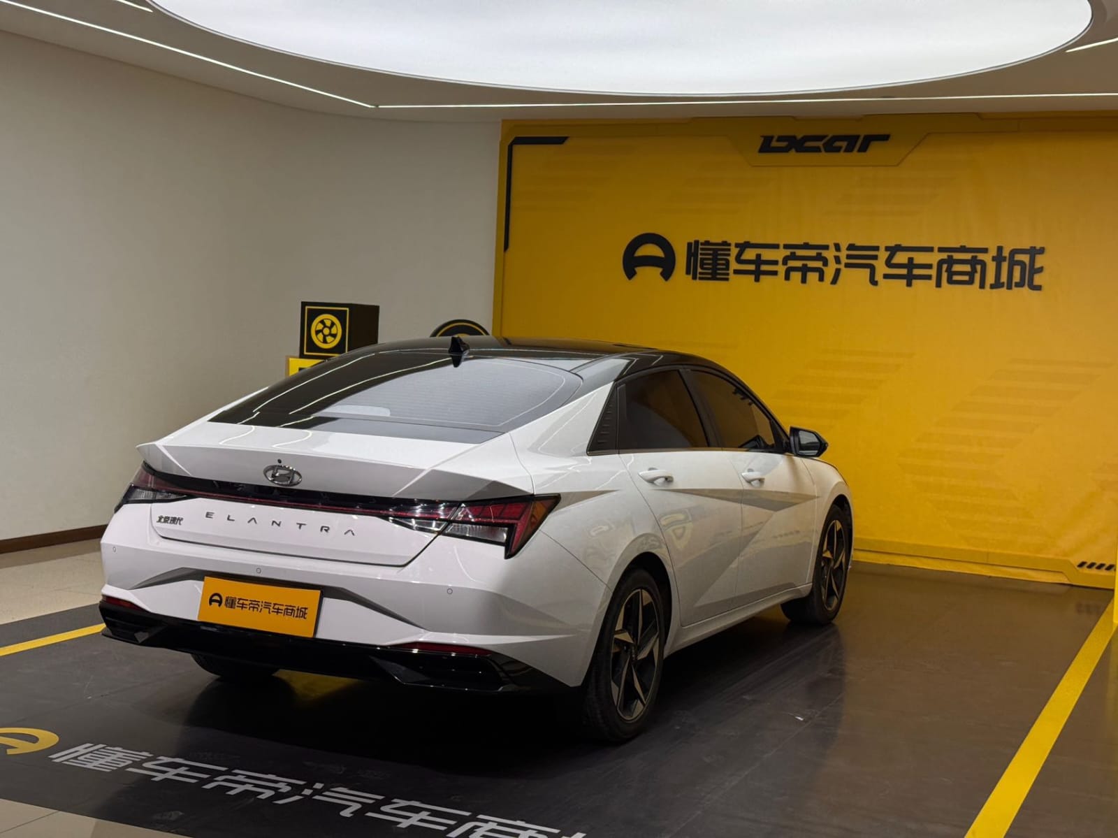 Hyundai Elantra 1.5L CVT LUX Premium Edition