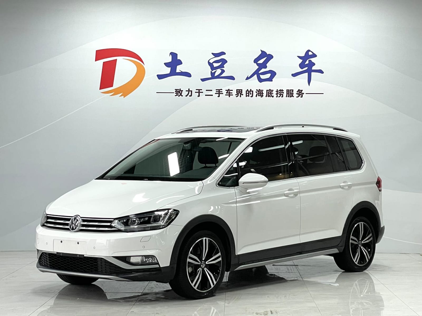 Volkswagen Touran L 280TSI DSG Extended Edition 7 мест