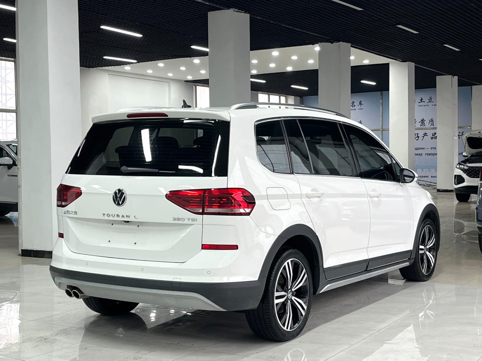 Volkswagen Touran L 280TSI DSG Extended Edition 7 мест