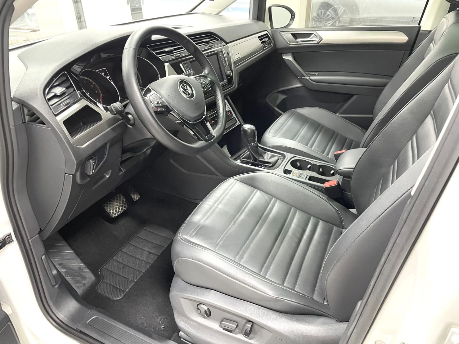 Volkswagen Touran L 280TSI DSG Extended Edition 7 мест