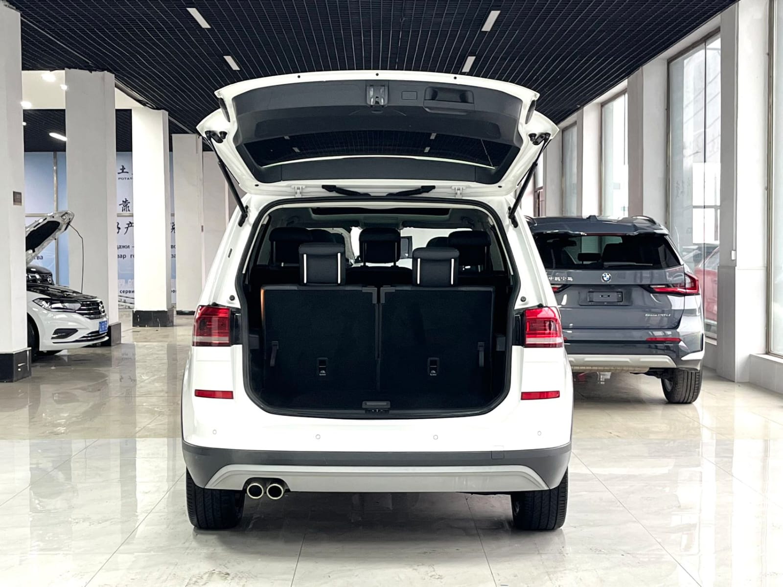 Volkswagen Touran L 280TSI DSG Extended Edition 7 мест