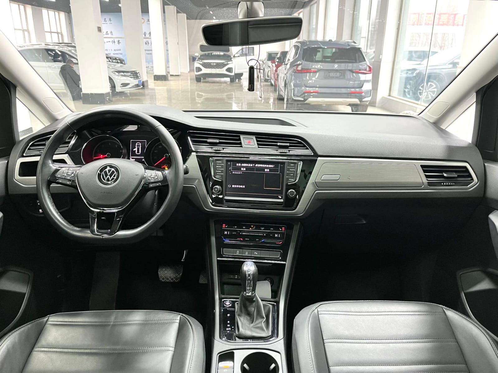 Volkswagen Touran L 280TSI DSG Extended Edition 7 мест