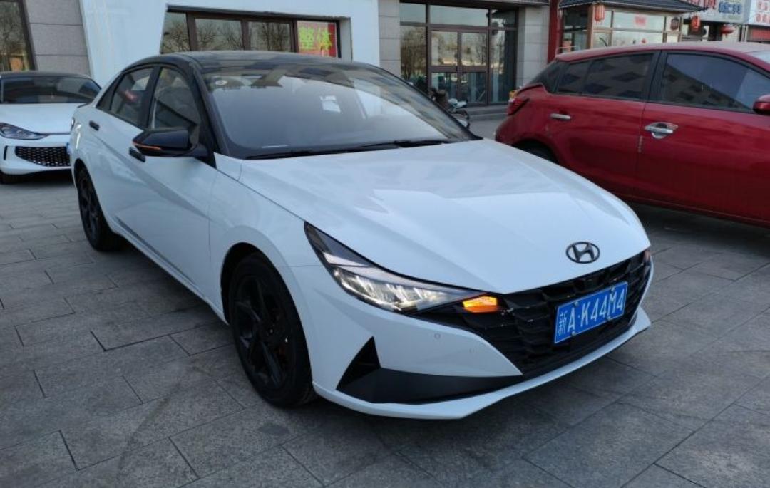 Hyundai Elantra 1.5L CVT LUX Premium Edition