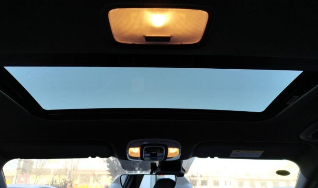 Hyundai Elantra 1.5L CVT LUX Premium Edition
