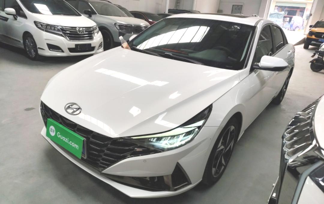 Hyundai Elantra 1.5L CVT LUX Premium Edition