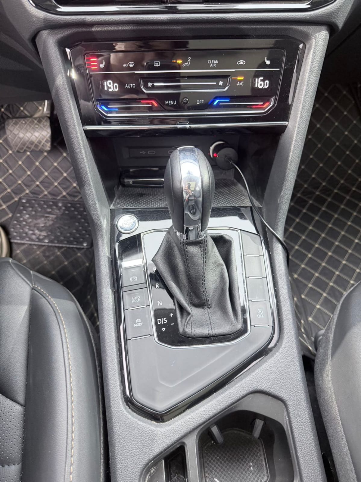Volkswagen Tharu 280TSI Deluxe Edition