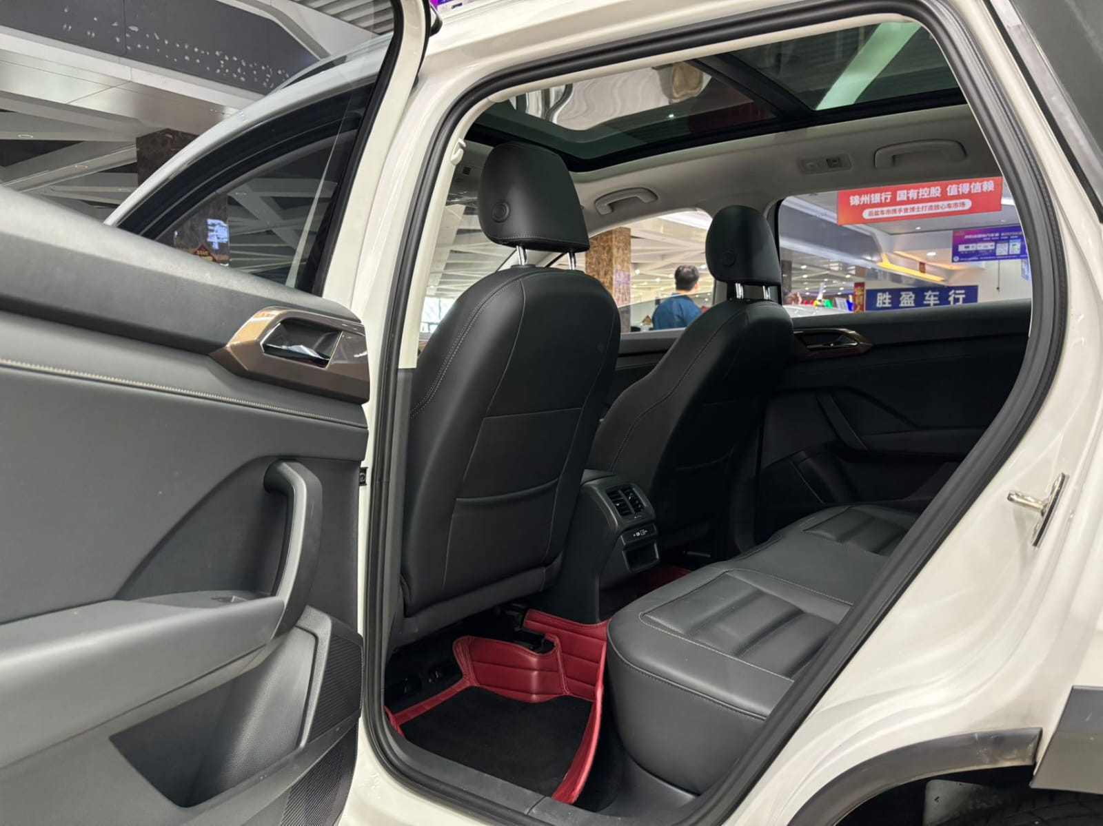 Volkswagen Tharu 280TSI Deluxe Edition