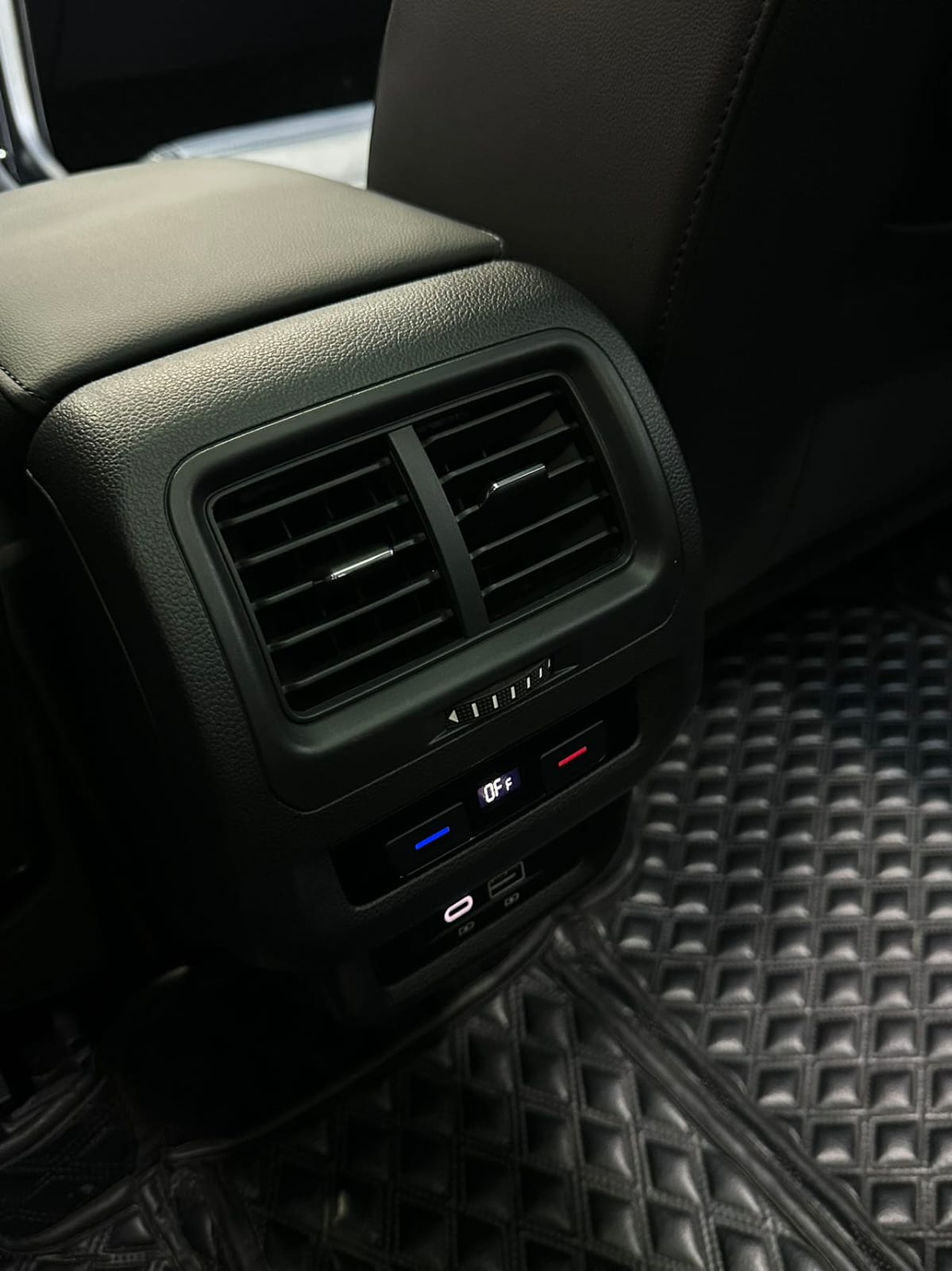 Volkswagen Touran L 280TSI DSG Extended Edition (7 мест)