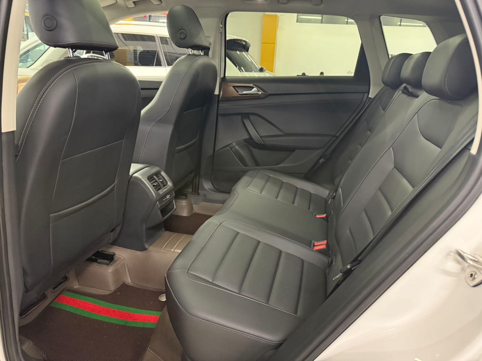 Volkswagen Tharu 280TSI Deluxe Edition