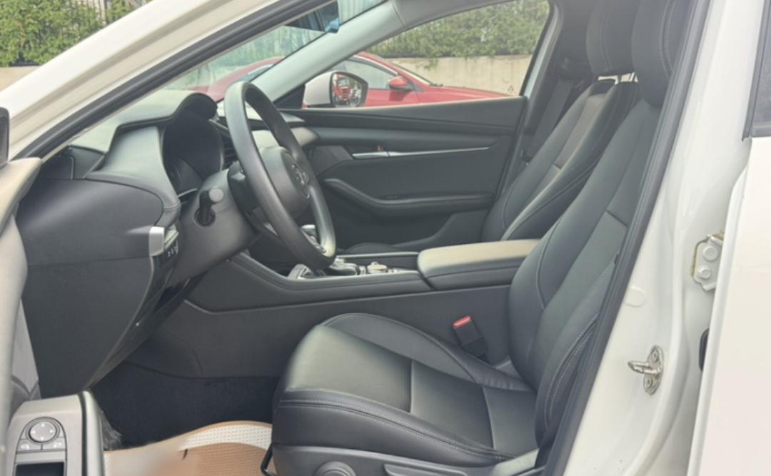 Mazda 3 Axela 1.5L Automatic Edition