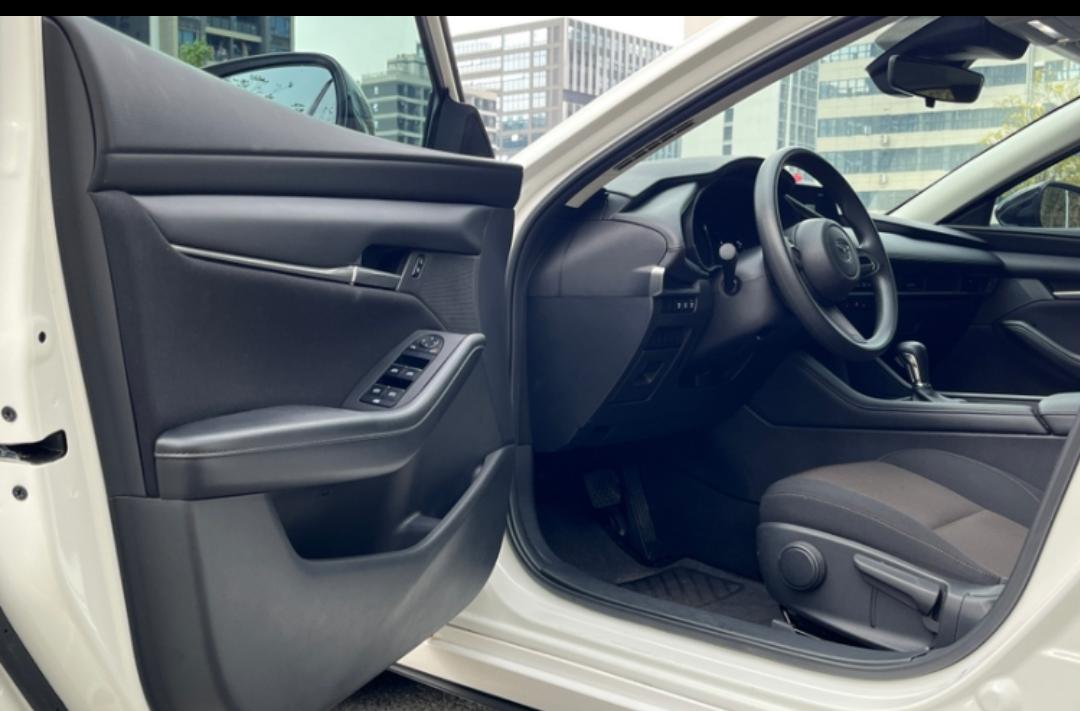 Mazda 3 Axela 2.0L Automatic