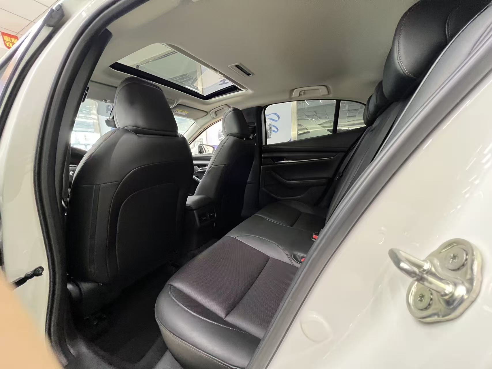 Mazda 3 Axela 1.5L Automatic Edition
