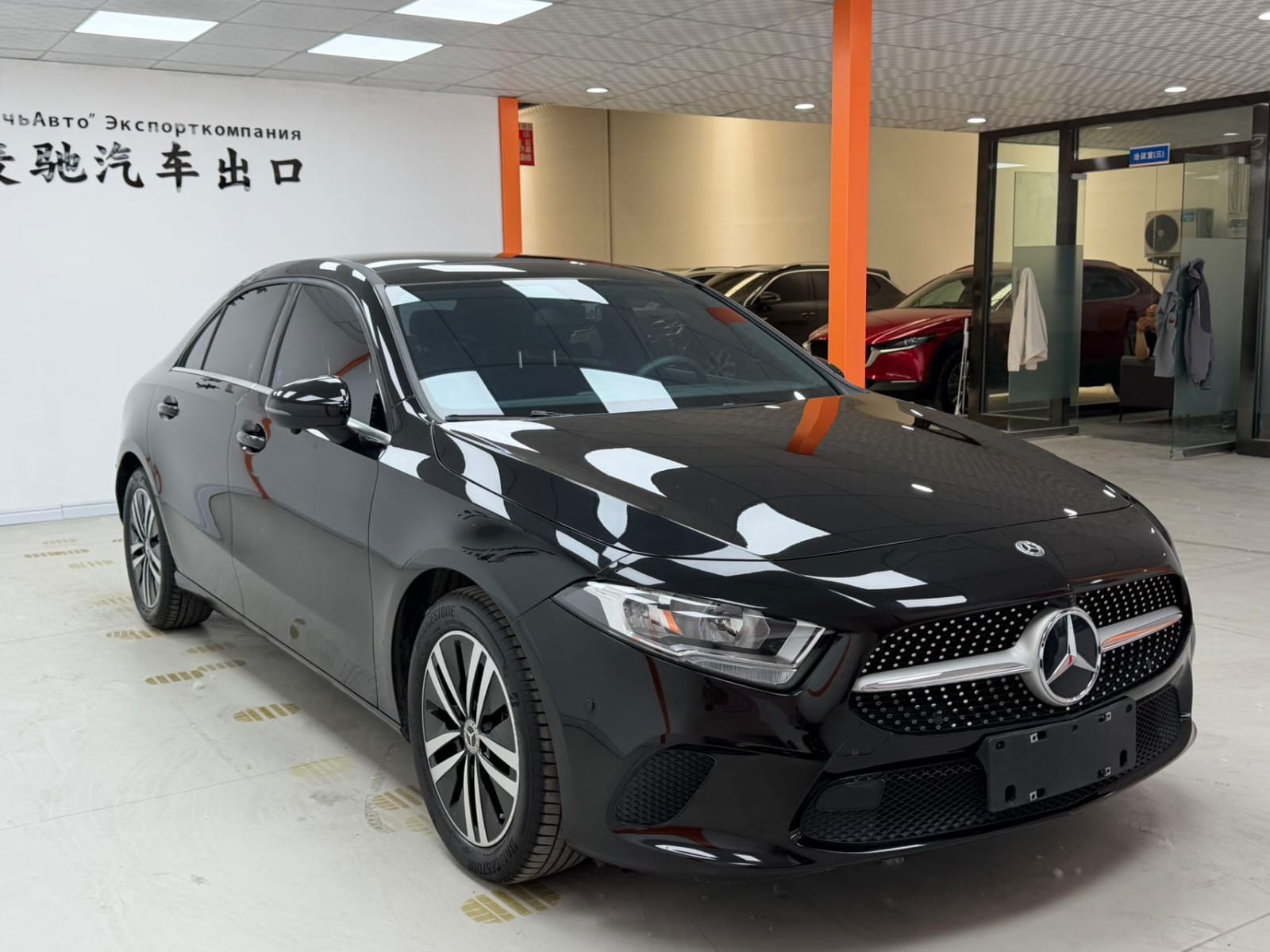 Mercedes-Benz A180L