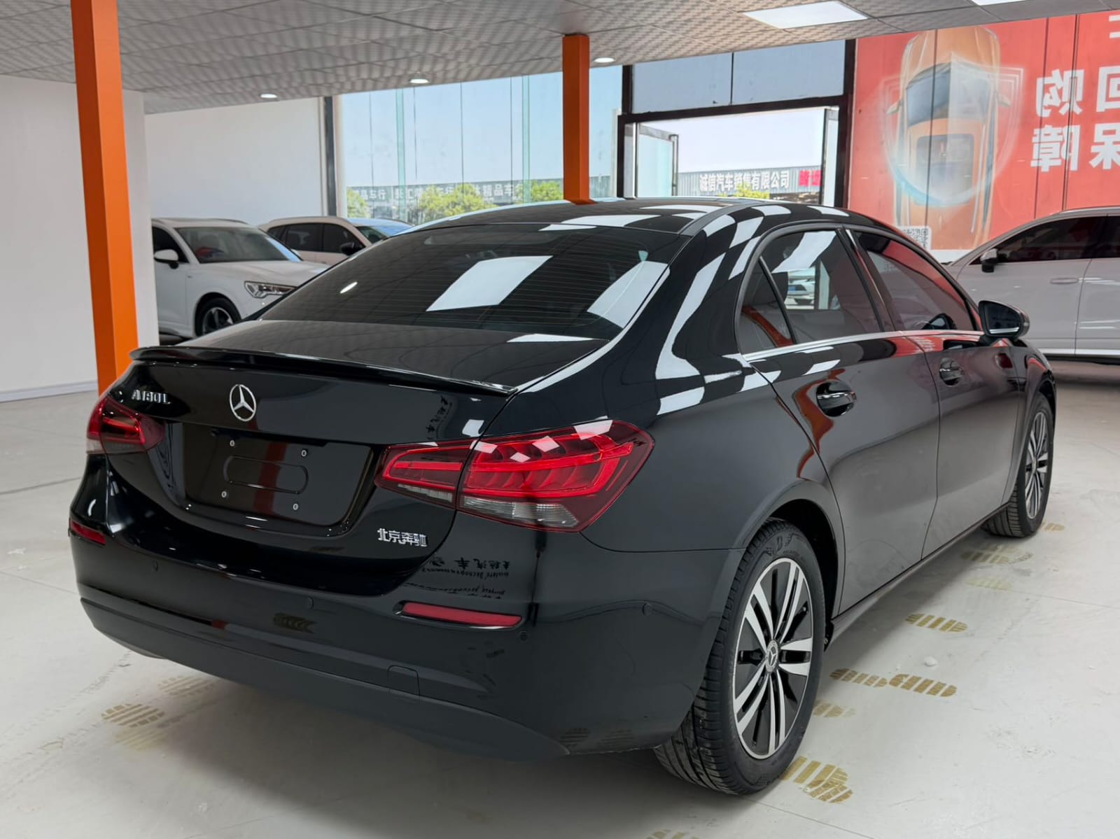 Mercedes-Benz A180L