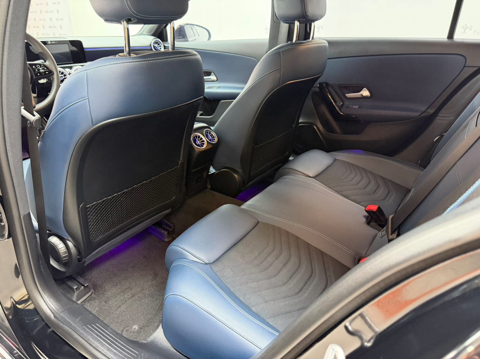 Mercedes-Benz A180L
