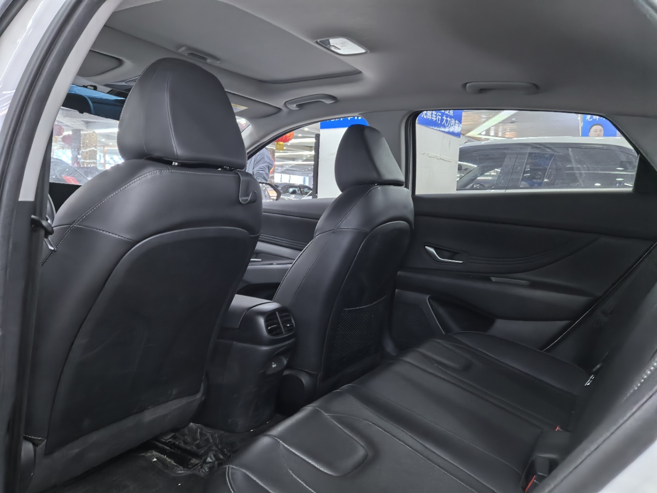 Hyundai Elantra 1.5L CVT LUX Premium Edition