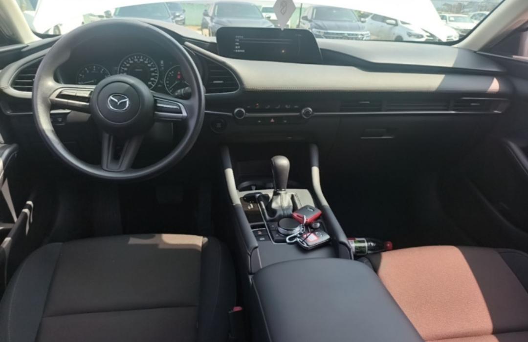 Mazda 3 Axela 2.0L Automatic