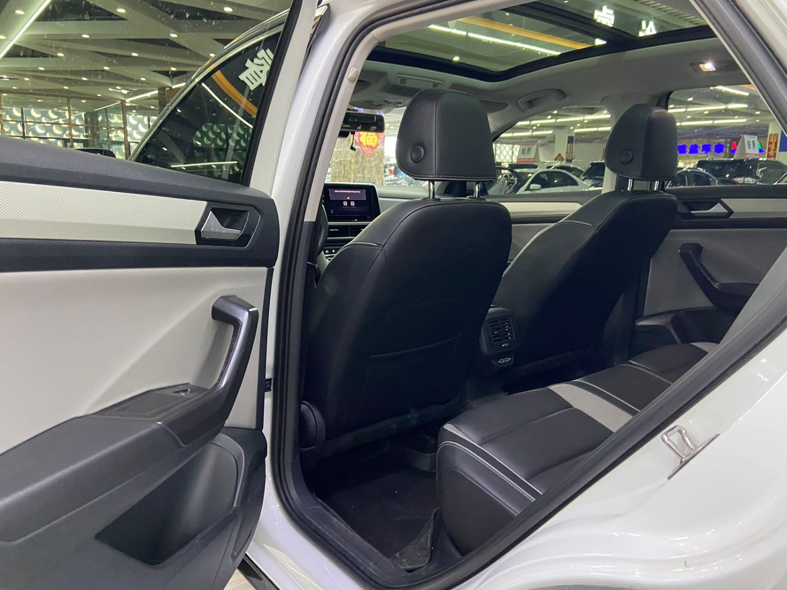 Volkswagen T-ROC Tango 280TSI DSG Time Edition