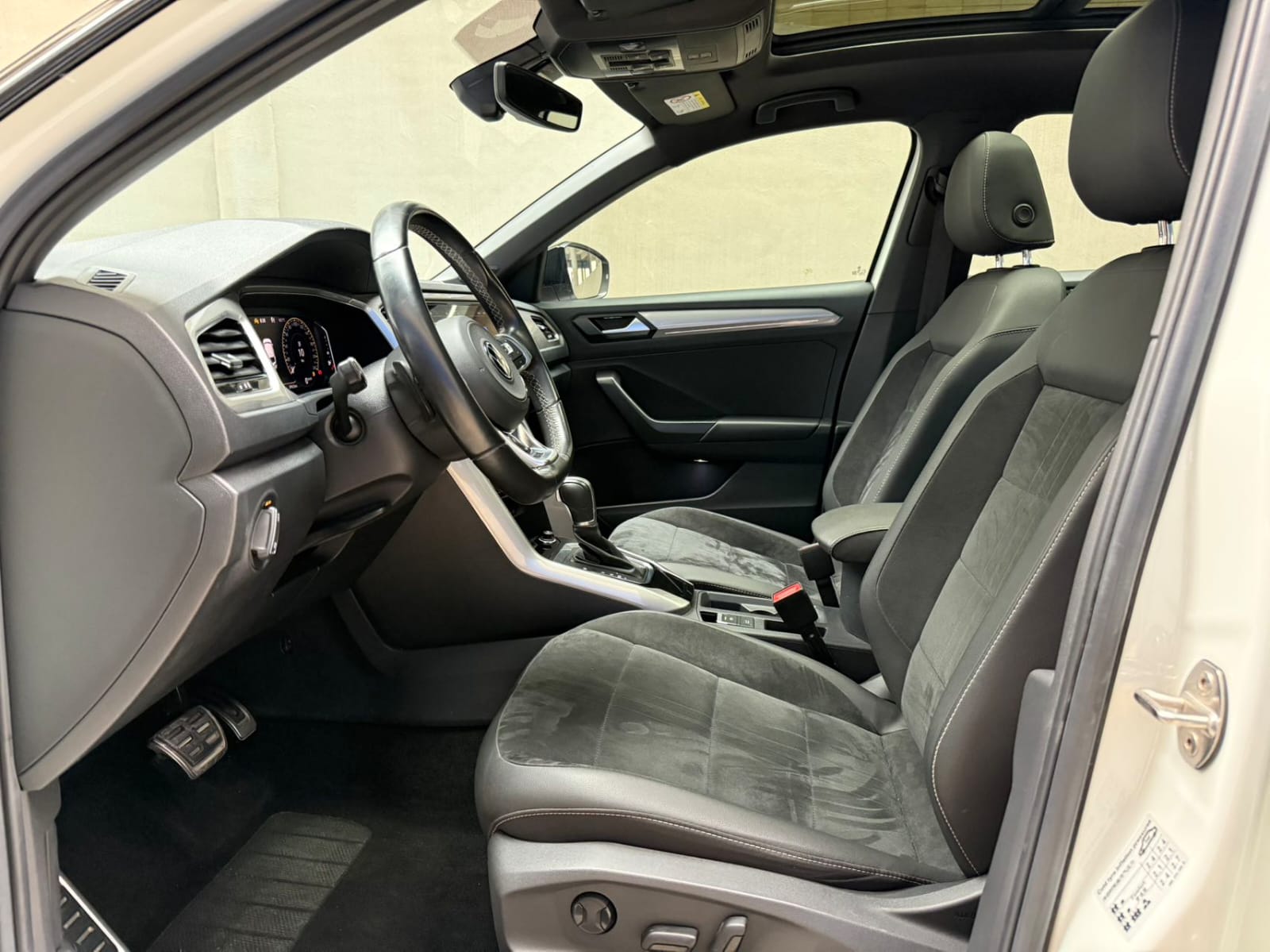 Volkswagen T-ROC R-Line Pro Plus