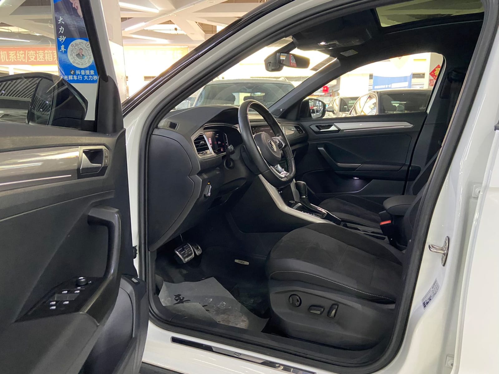 Volkswagen T-ROC Tango 280TSI R-Line Pro PLUS