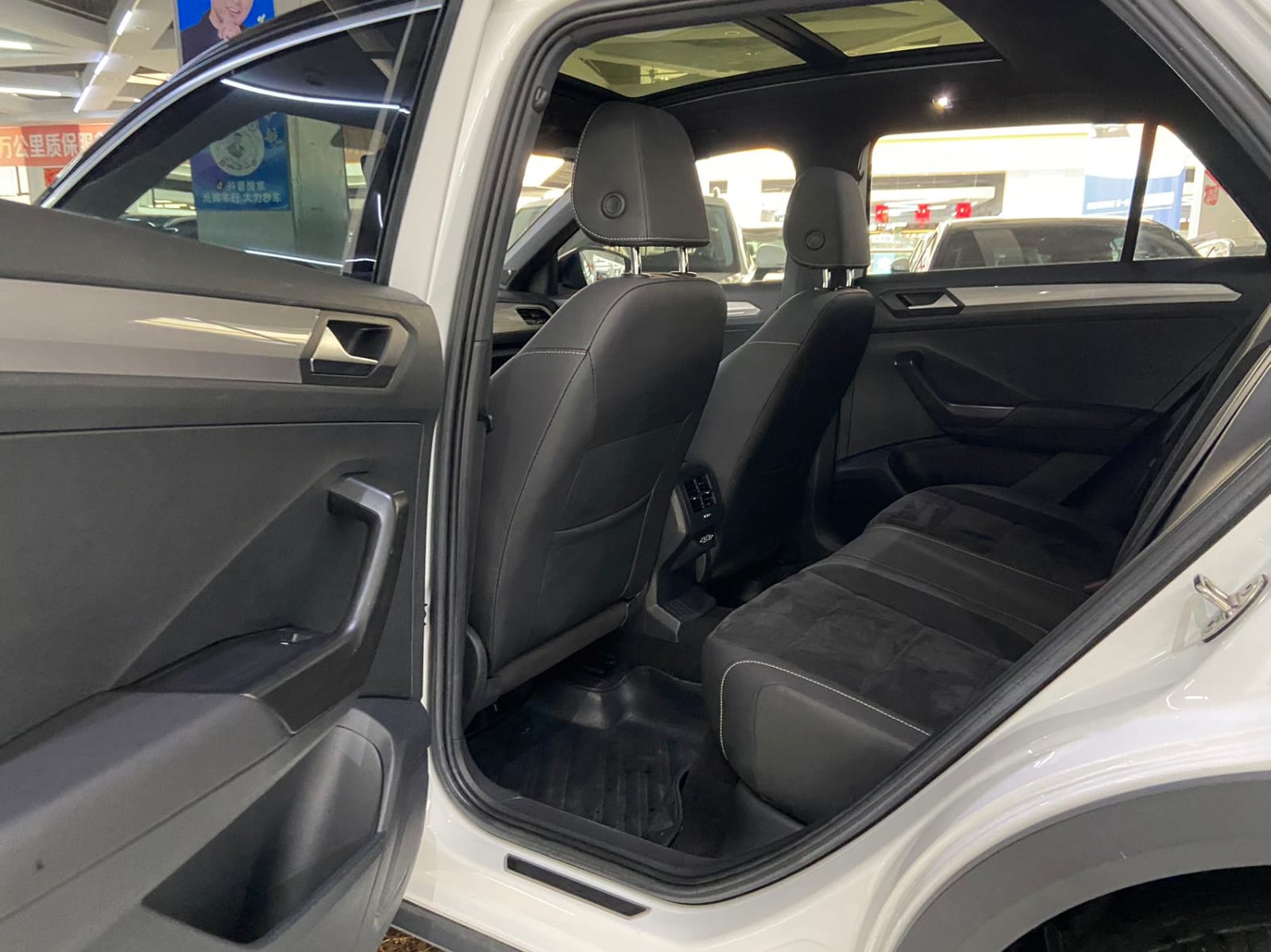 Volkswagen T-ROC Tango 280TSI R-Line Pro PLUS