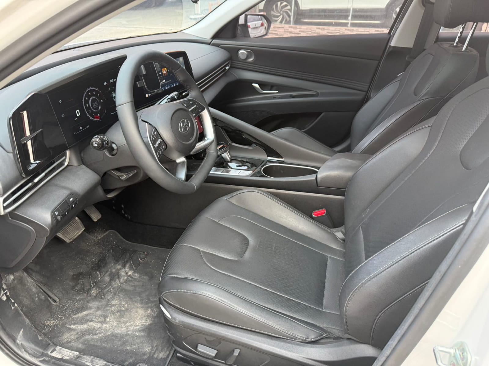 Hyundai Elantra 1.5L CVT LUX Premium Edition