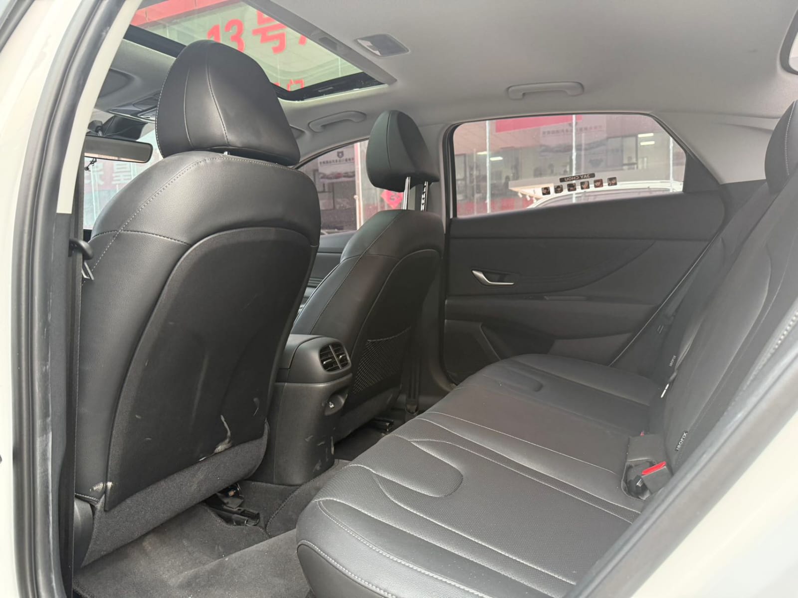 Hyundai Elantra 1.5L CVT LUX Premium Edition