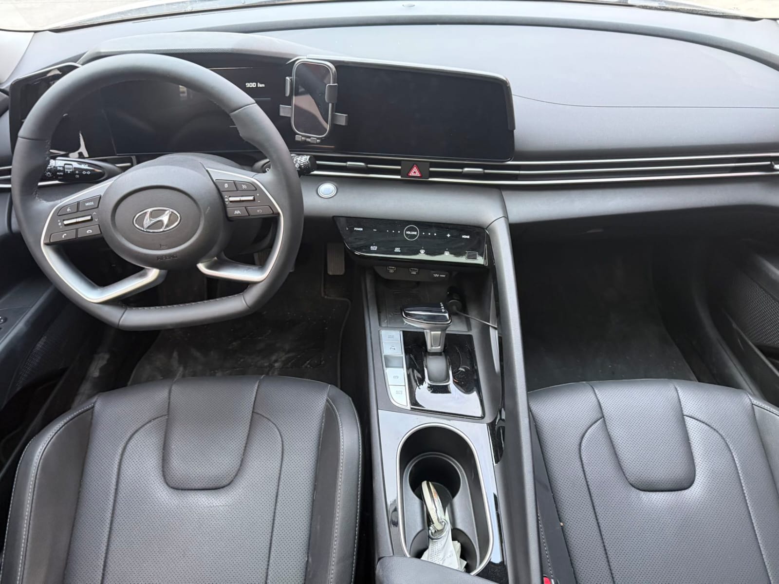 Hyundai Elantra 1.5L CVT LUX Premium Edition
